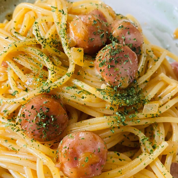 ウインナーと玉ねぎケチャップチーズパスタ